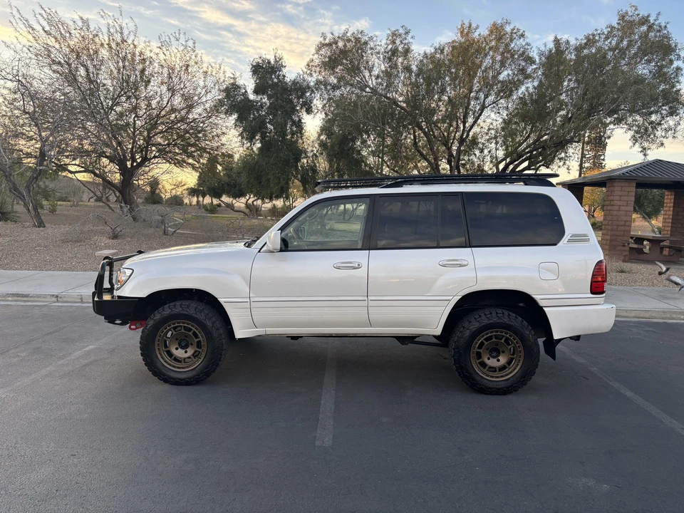 2006 Lexus LX 2nd Gen - Image 15 of 31