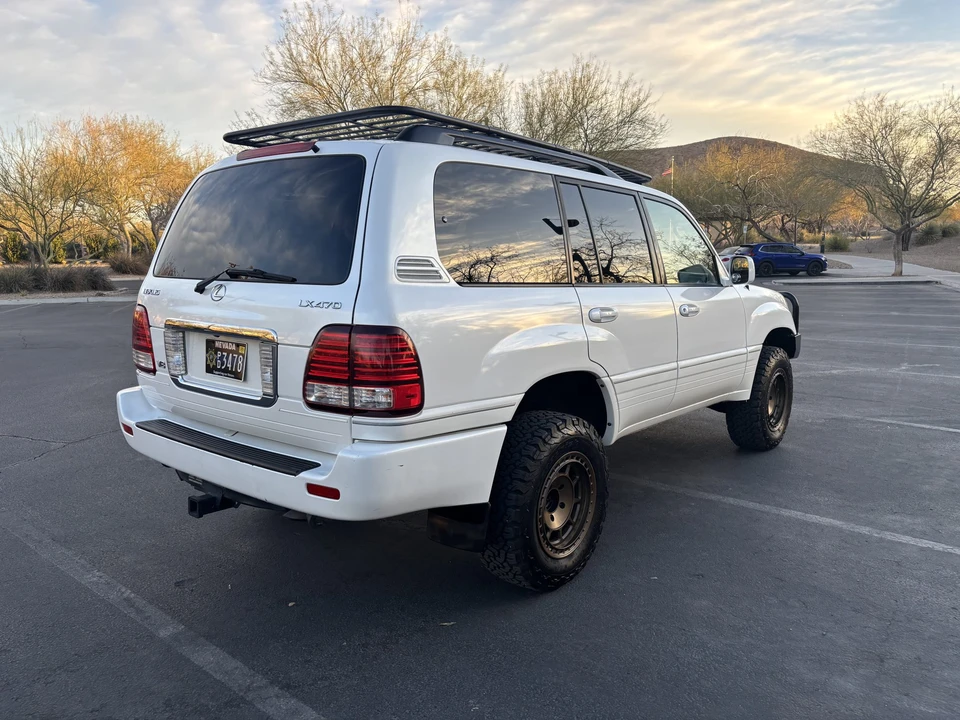 2006 Lexus LX 2nd Gen - Image 12 of 31