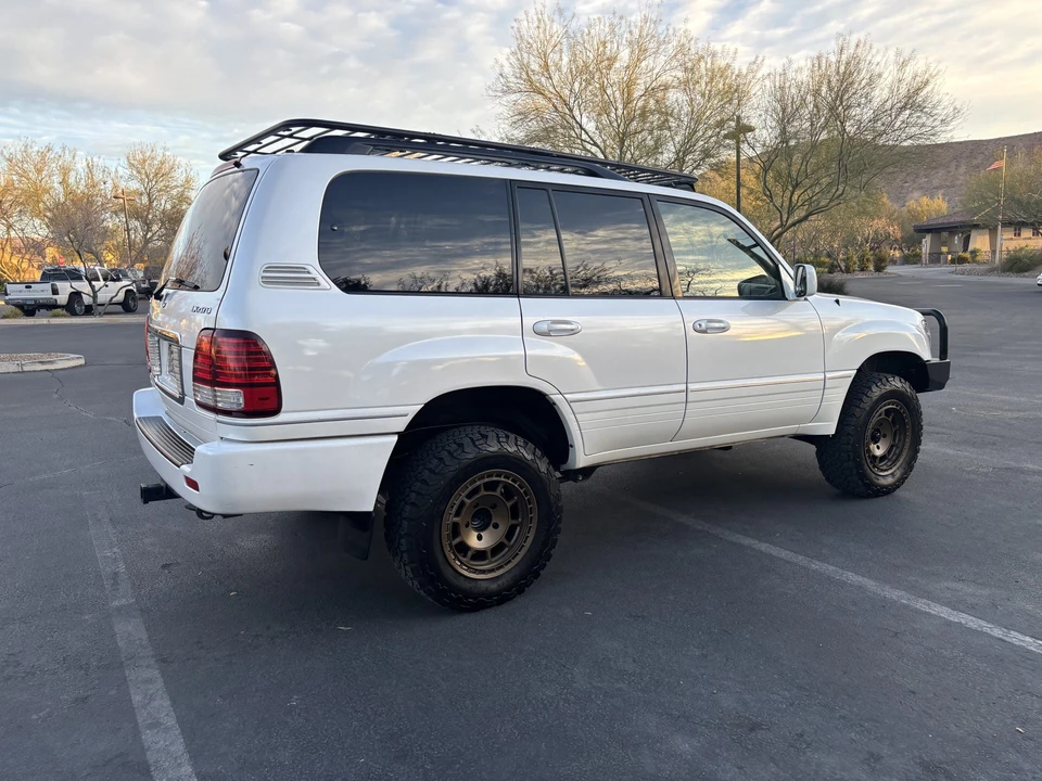 2006 Lexus LX 2nd Gen - Image 11 of 31
