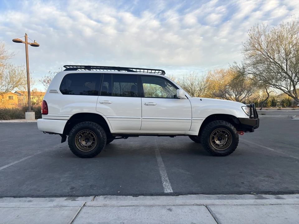 2006 Lexus LX 2nd Gen - Image 10 of 31