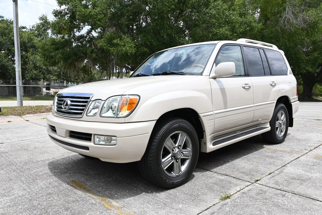 2006 Lexus LX 2nd Gen - Image 3 of 31