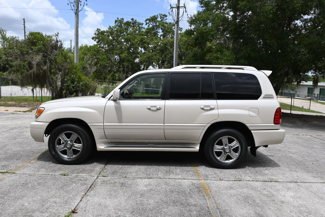 2006 Lexus LX 2nd Gen - Image 21 of 31