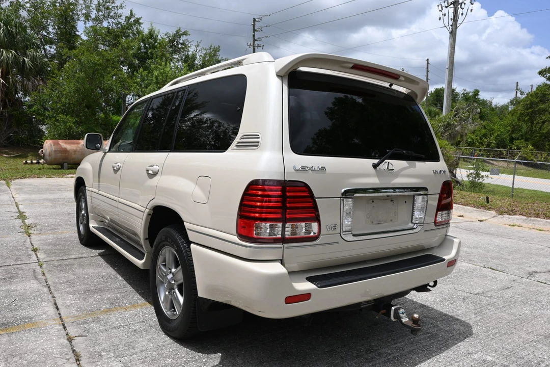 2006 Lexus LX 2nd Gen - Image 18 of 31