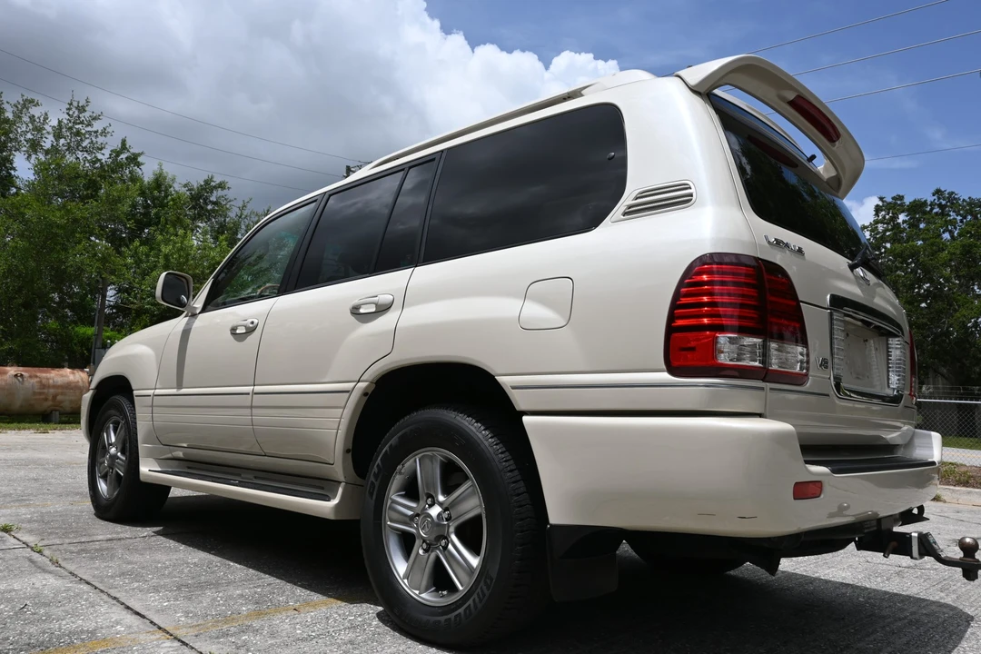 2006 Lexus LX 2nd Gen - Image 19 of 31