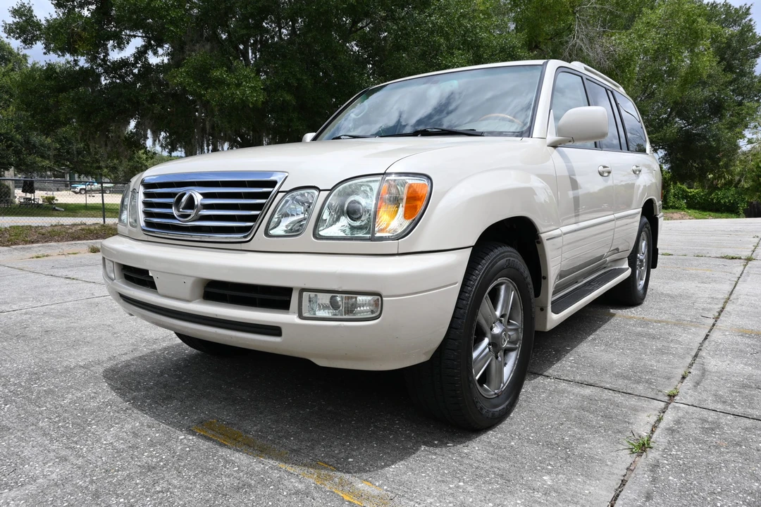 2006 Lexus LX 2nd Gen - Image 4 of 31