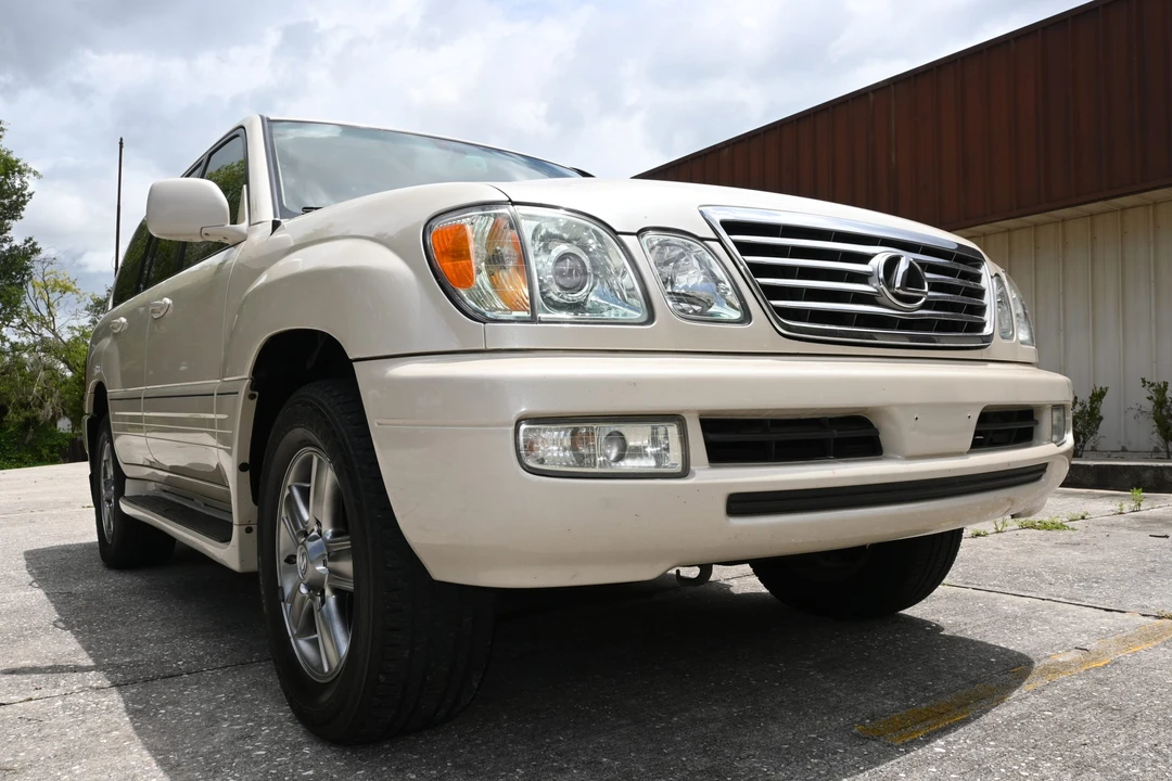 2006 Lexus LX 2nd Gen - Image 9 of 31