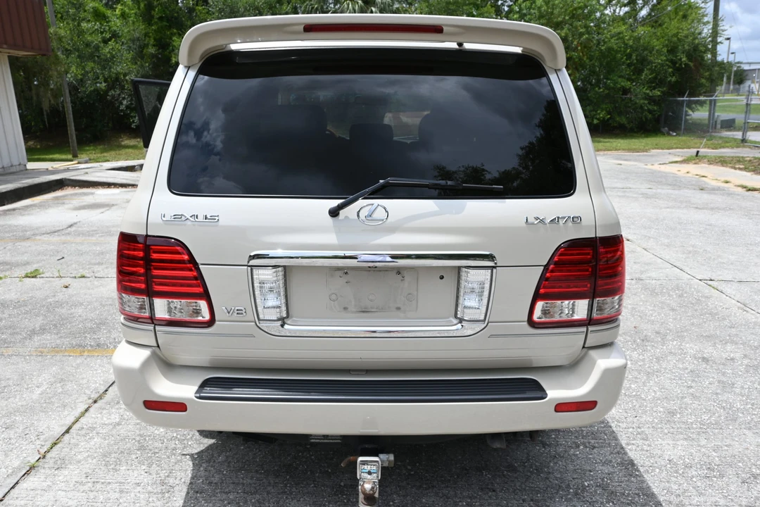 2006 Lexus LX 2nd Gen - Image 17 of 31