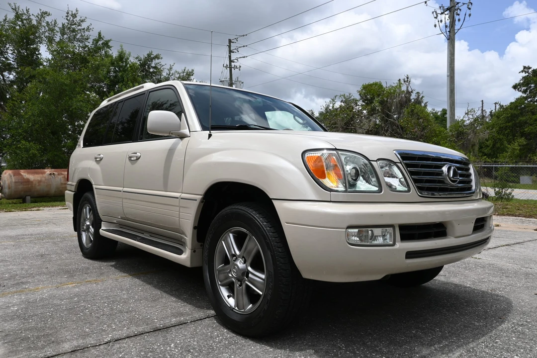 2006 Lexus LX 2nd Gen - Image 10 of 31
