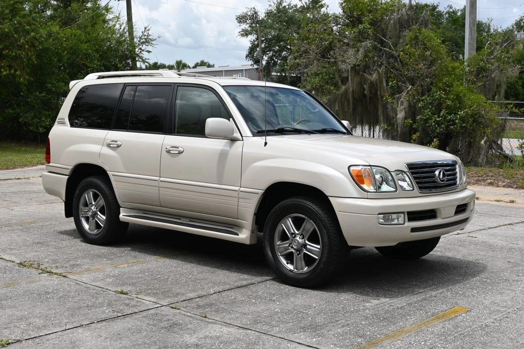 2006 Lexus LX 2nd Gen - Image 11 of 31