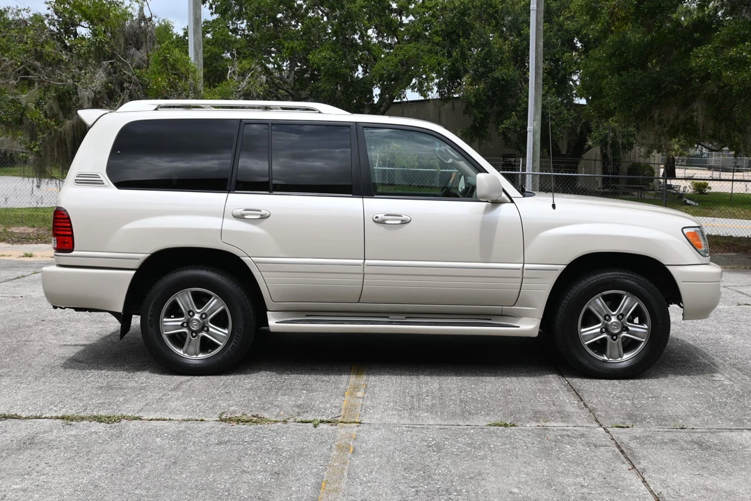 2006 Lexus LX 2nd Gen - Image 12 of 31