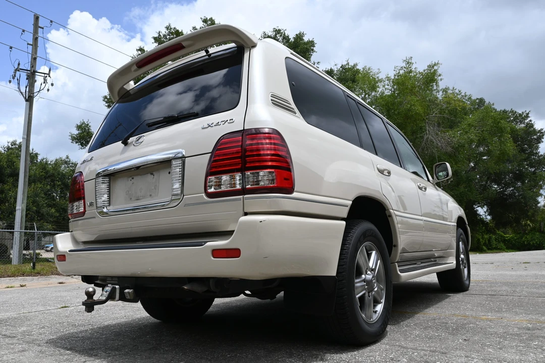 2006 Lexus LX 2nd Gen - Image 15 of 31