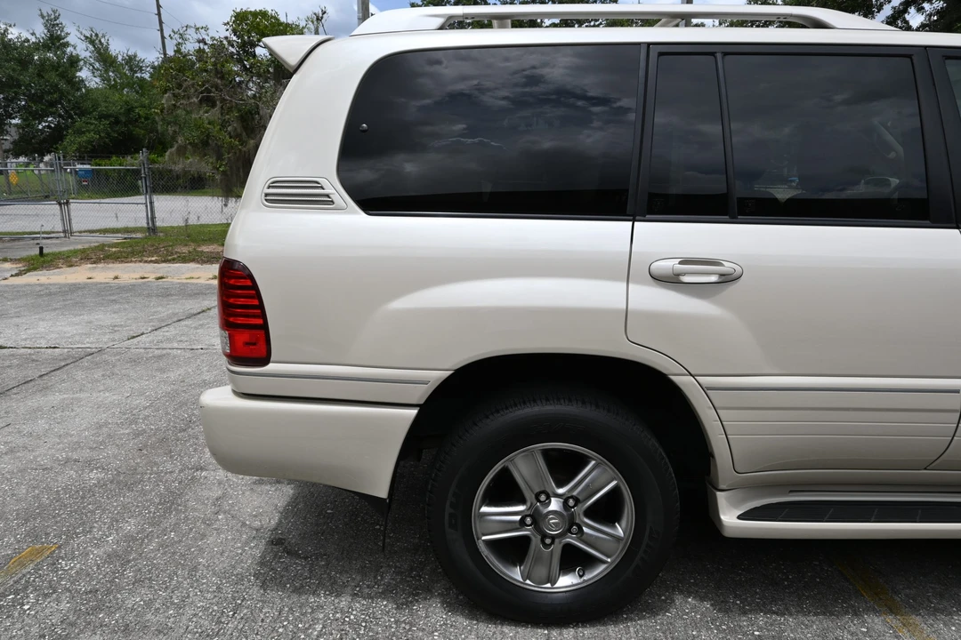 2006 Lexus LX 2nd Gen - Image 31 of 31