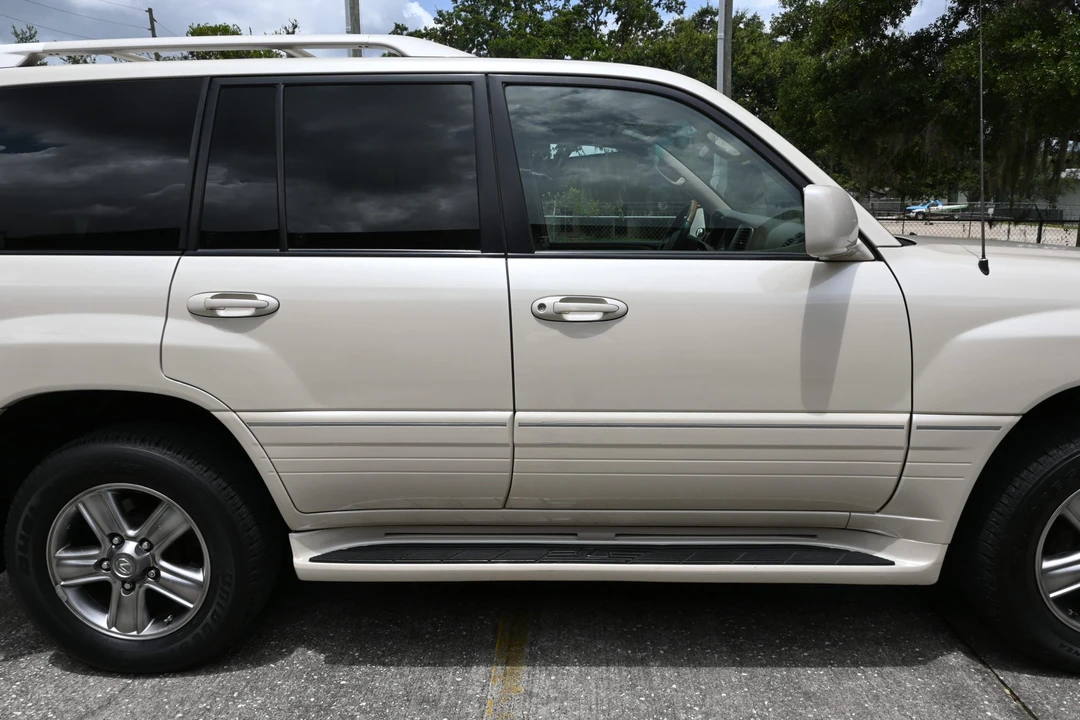 2006 Lexus LX 2nd Gen - Image 30 of 31