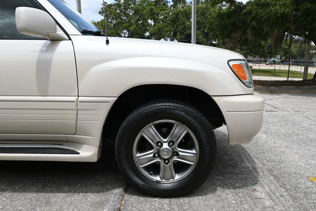 2006 Lexus LX 2nd Gen - Image 26 of 31