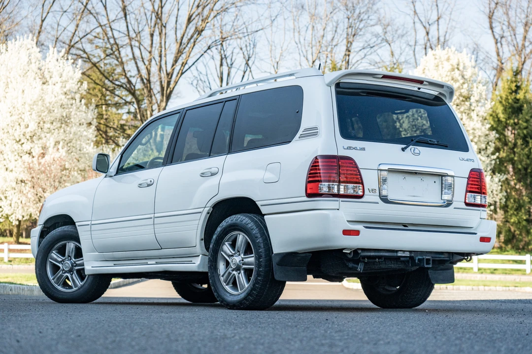 2006 Lexus LX 2nd Gen - Image 3 of 31
