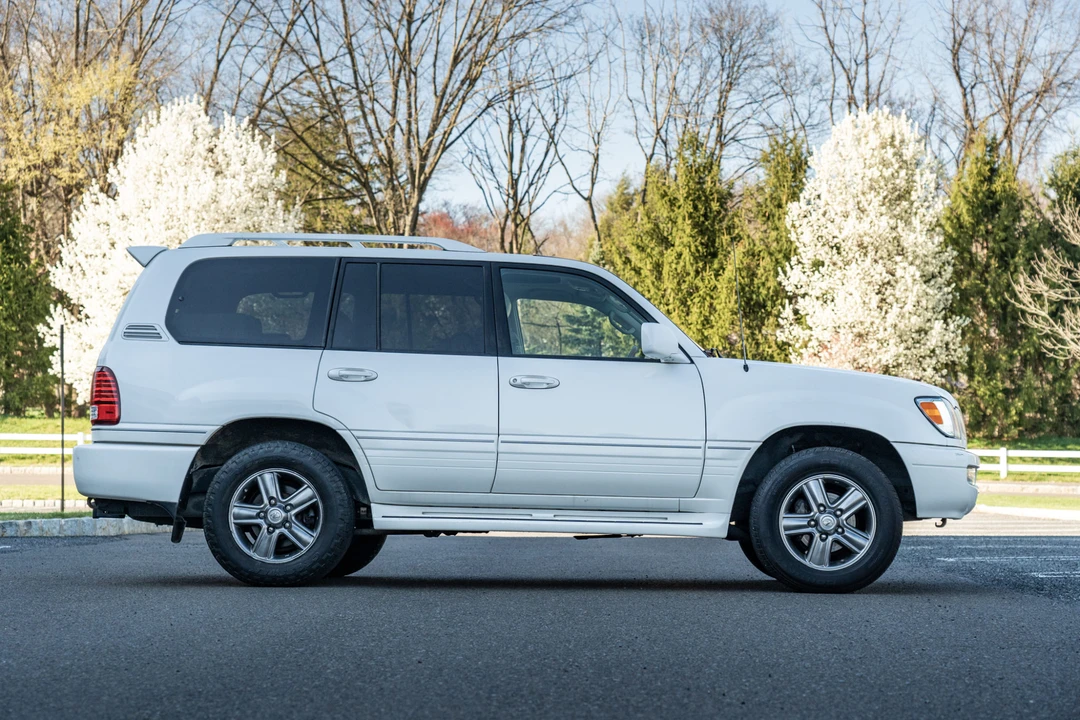 2006 Lexus LX 2nd Gen - Image 6 of 31