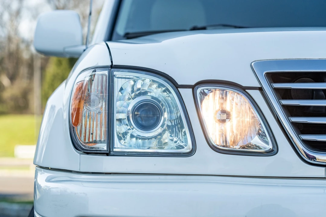 2006 Lexus LX 2nd Gen - Image 10 of 31
