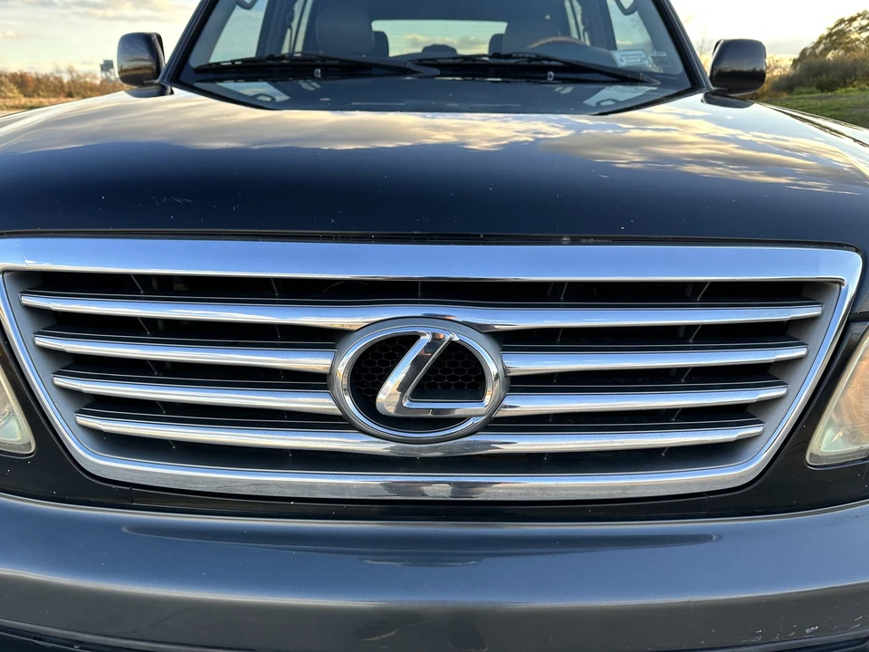2006 Lexus LX 2nd Gen - Image 10 of 31
