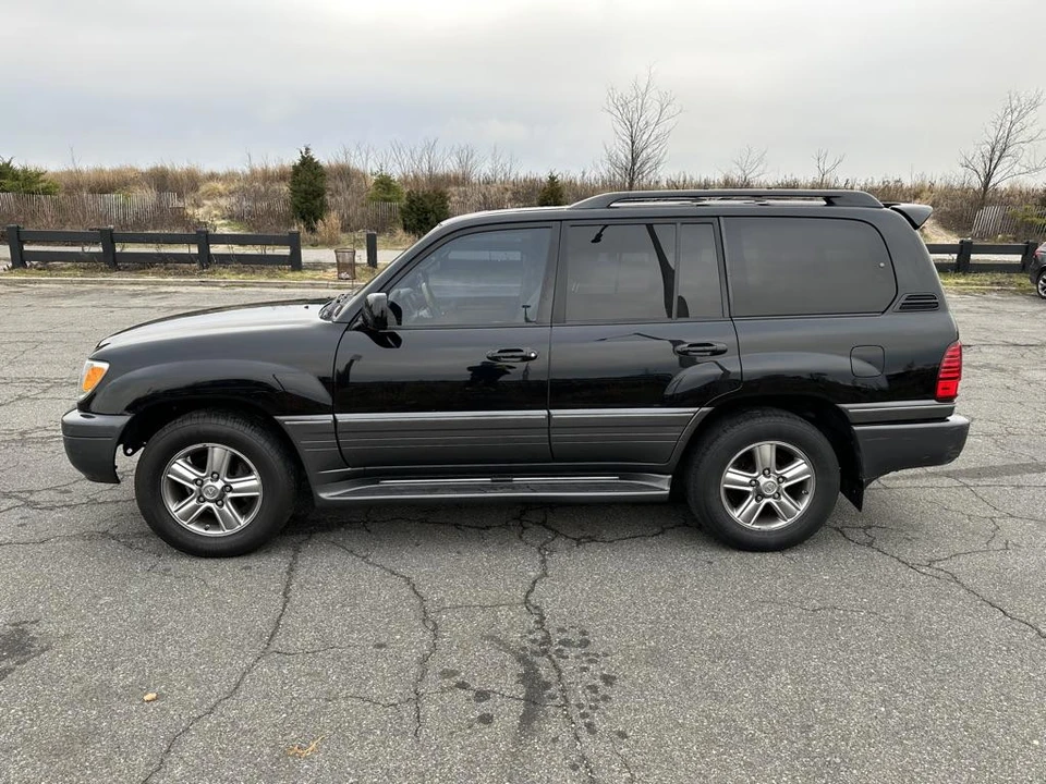 2006 Lexus LX 2nd Gen - Image 3 of 31