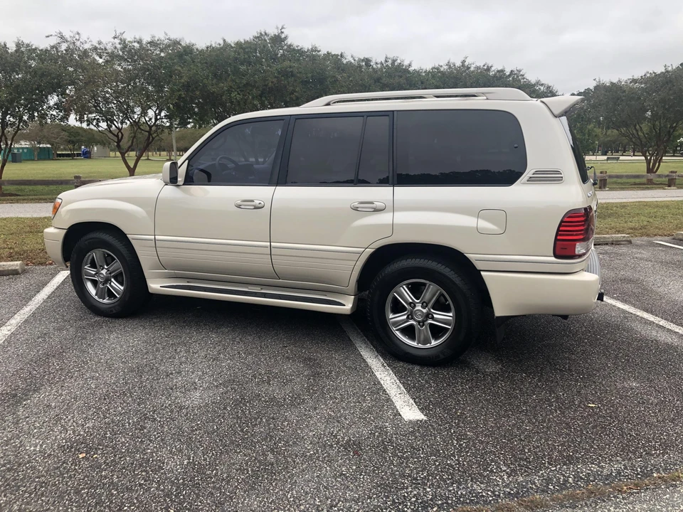 2006 Lexus LX 2nd Gen - Image 28 of 31