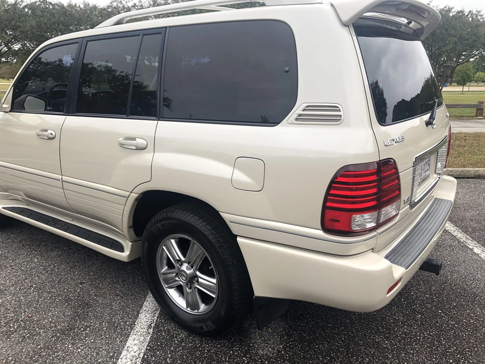 2006 Lexus LX 2nd Gen - Image 29 of 31