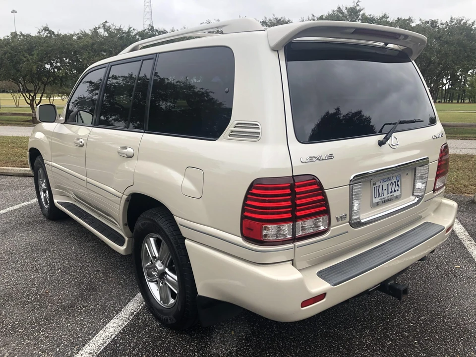 2006 Lexus LX 2nd Gen - Image 26 of 31