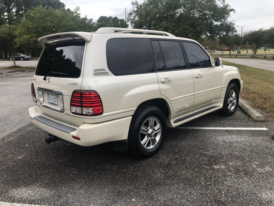 2006 Lexus LX 2nd Gen - Image 18 of 31