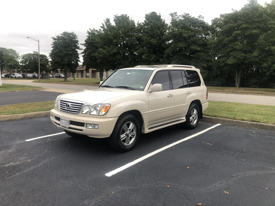 2006 Lexus LX 2nd Gen - Image 4 of 31