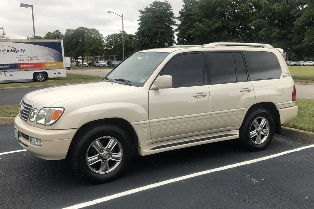 2006 Lexus LX 2nd Gen - Image 3 of 31