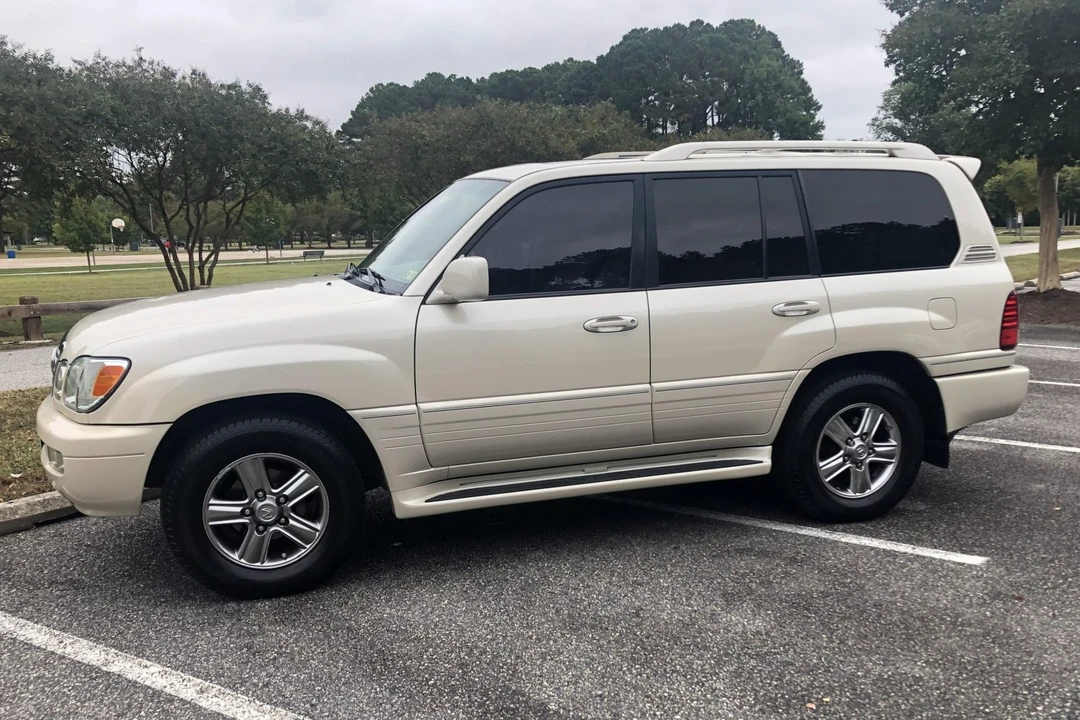 2006 Lexus LX 2nd Gen - Image 2 of 31