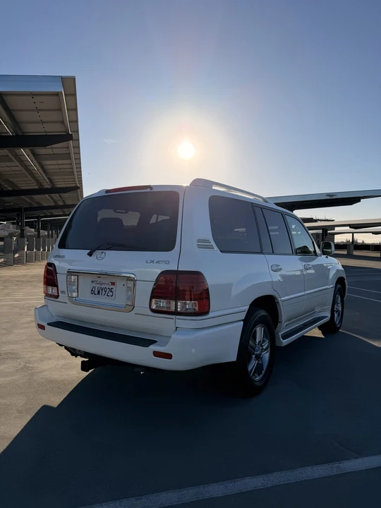 2006 Lexus LX 2nd Gen - Image 11 of 31