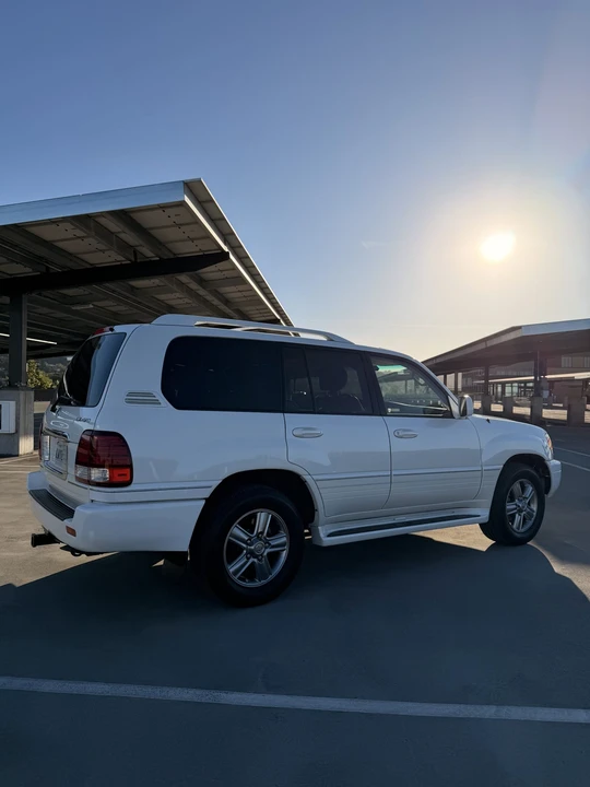 2006 Lexus LX 2nd Gen - Image 12 of 31