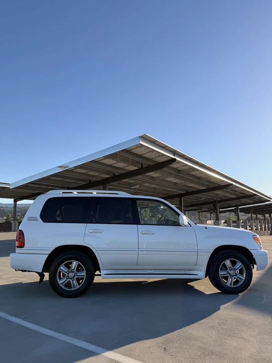 2006 Lexus LX 2nd Gen - Image 13 of 31