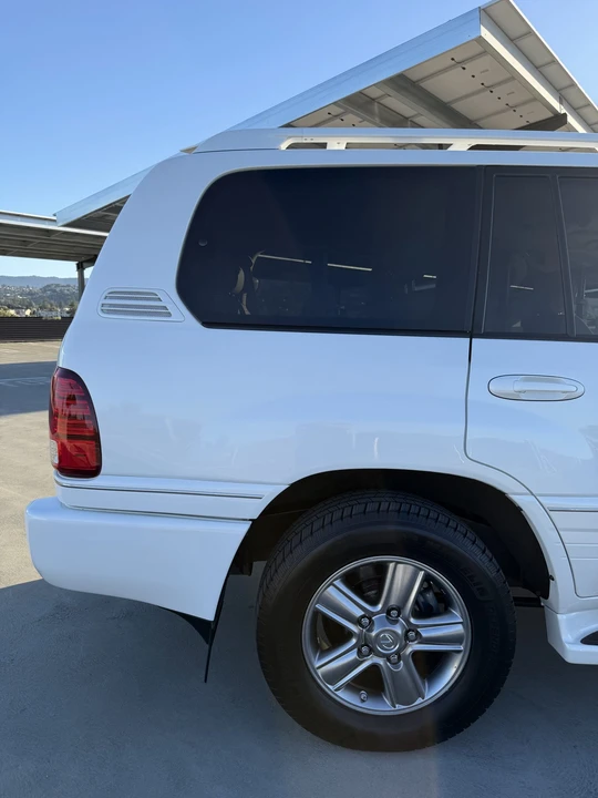 2006 Lexus LX 2nd Gen - Image 26 of 31