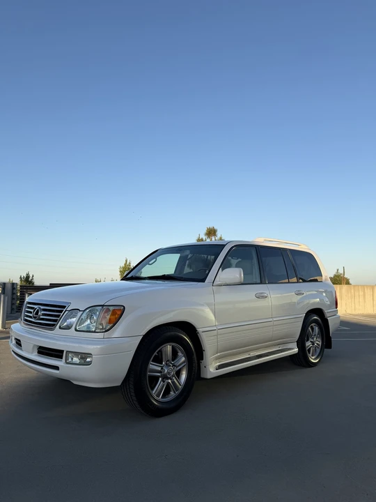 2006 Lexus LX 2nd Gen - Image 2 of 31