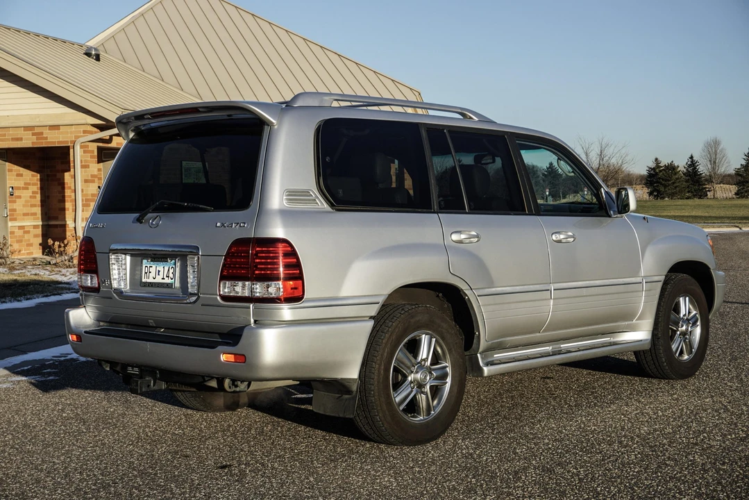2006 Lexus LX 2nd Gen - Image 23 of 31