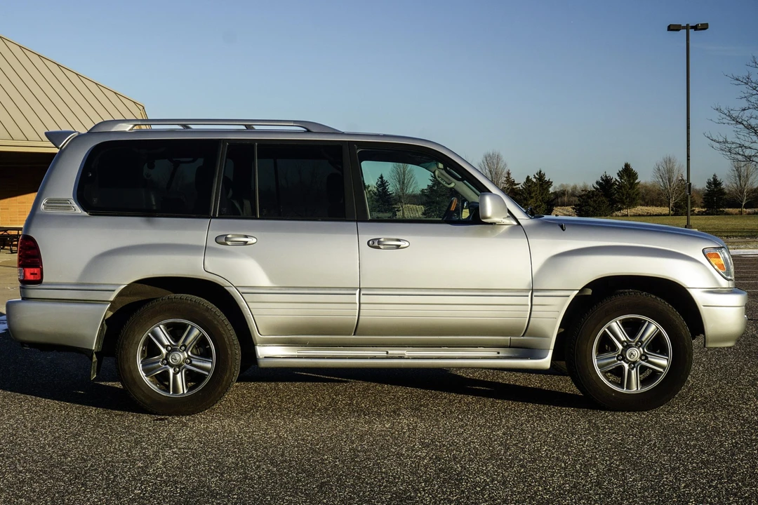 2006 Lexus LX 2nd Gen - Image 16 of 31