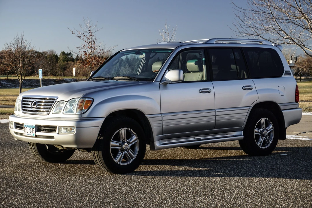 2006 Lexus LX 2nd Gen - Image 2 of 31