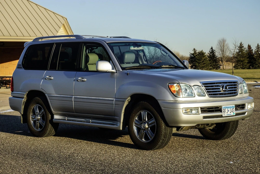 2006 Lexus LX 2nd Gen - Image 9 of 31