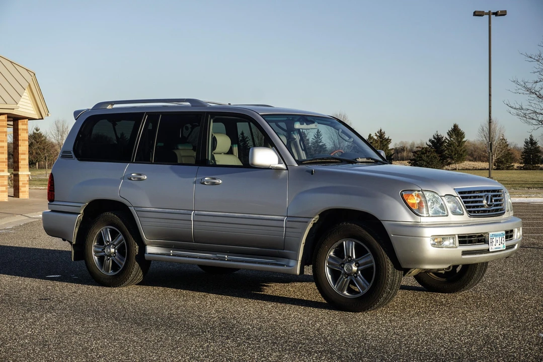 2006 Lexus LX 2nd Gen - Image 11 of 31