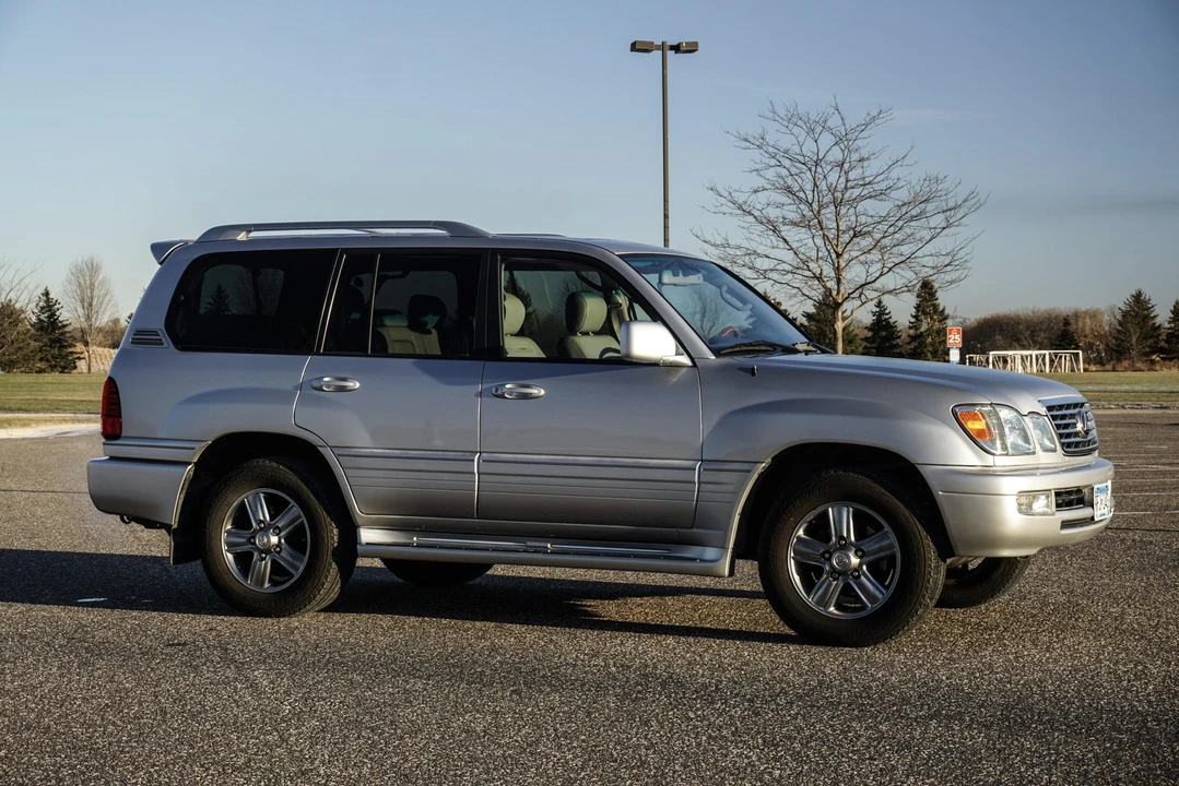 2006 Lexus LX 2nd Gen - Image 12 of 31