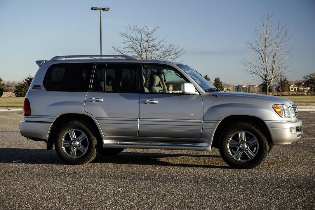 2006 Lexus LX 2nd Gen - Image 13 of 31