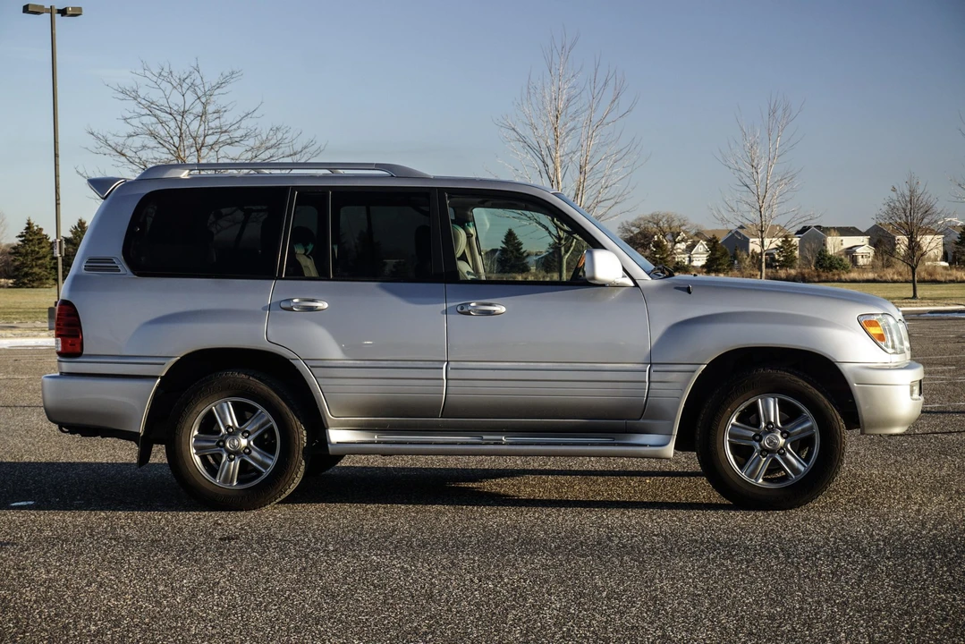 2006 Lexus LX 2nd Gen - Image 14 of 31