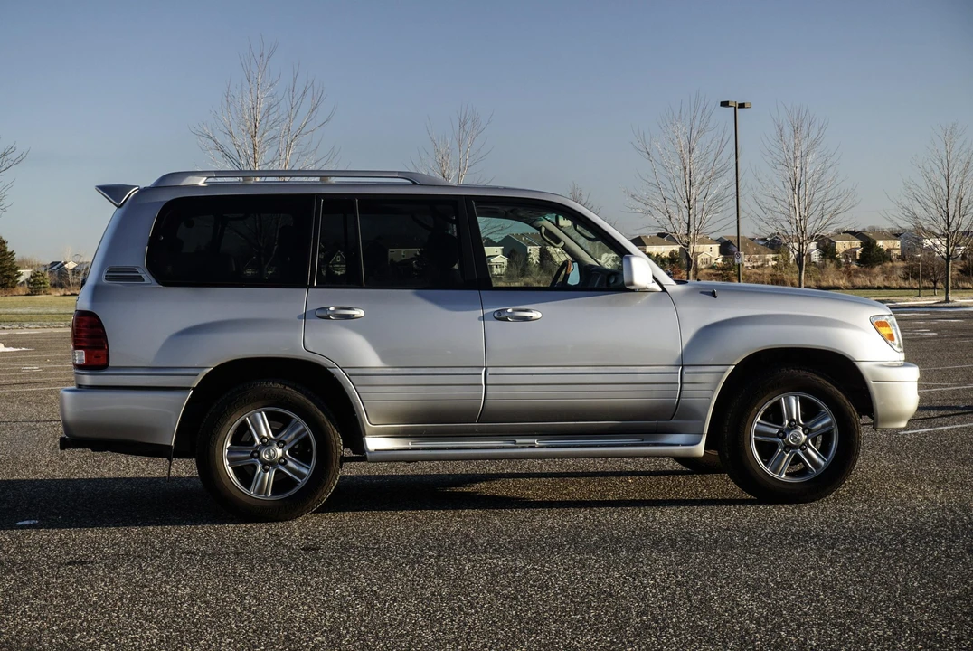 2006 Lexus LX 2nd Gen - Image 15 of 31