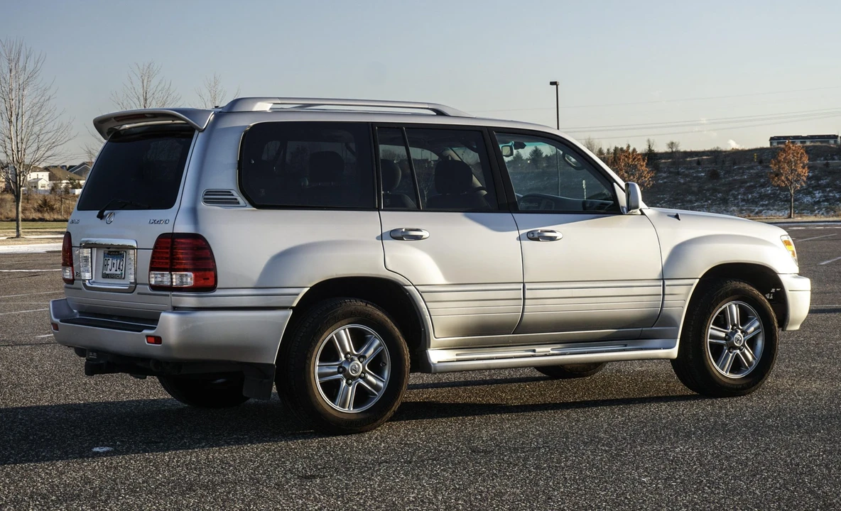 2006 Lexus LX 2nd Gen - Image 19 of 31