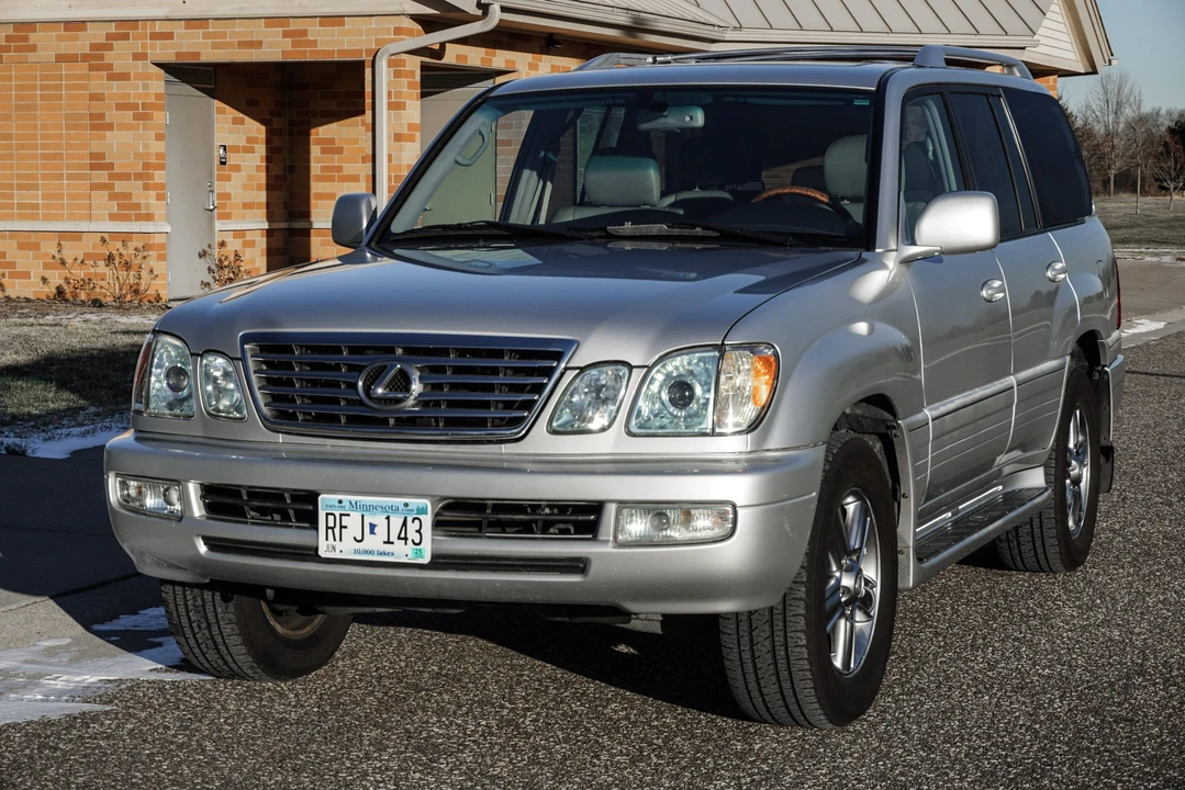 2006 Lexus LX 2nd Gen - Image 4 of 31