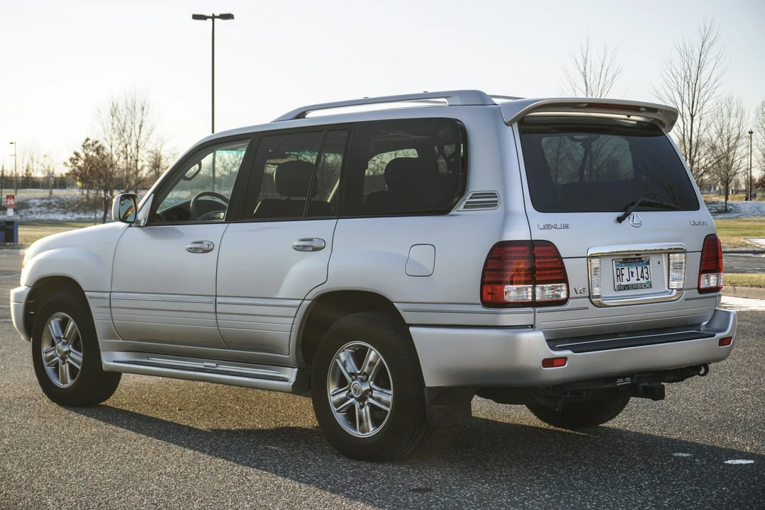 2006 Lexus LX 2nd Gen - Image 28 of 31