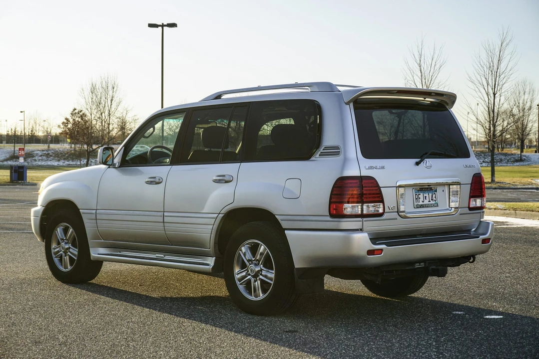 2006 Lexus LX 2nd Gen - Image 29 of 31