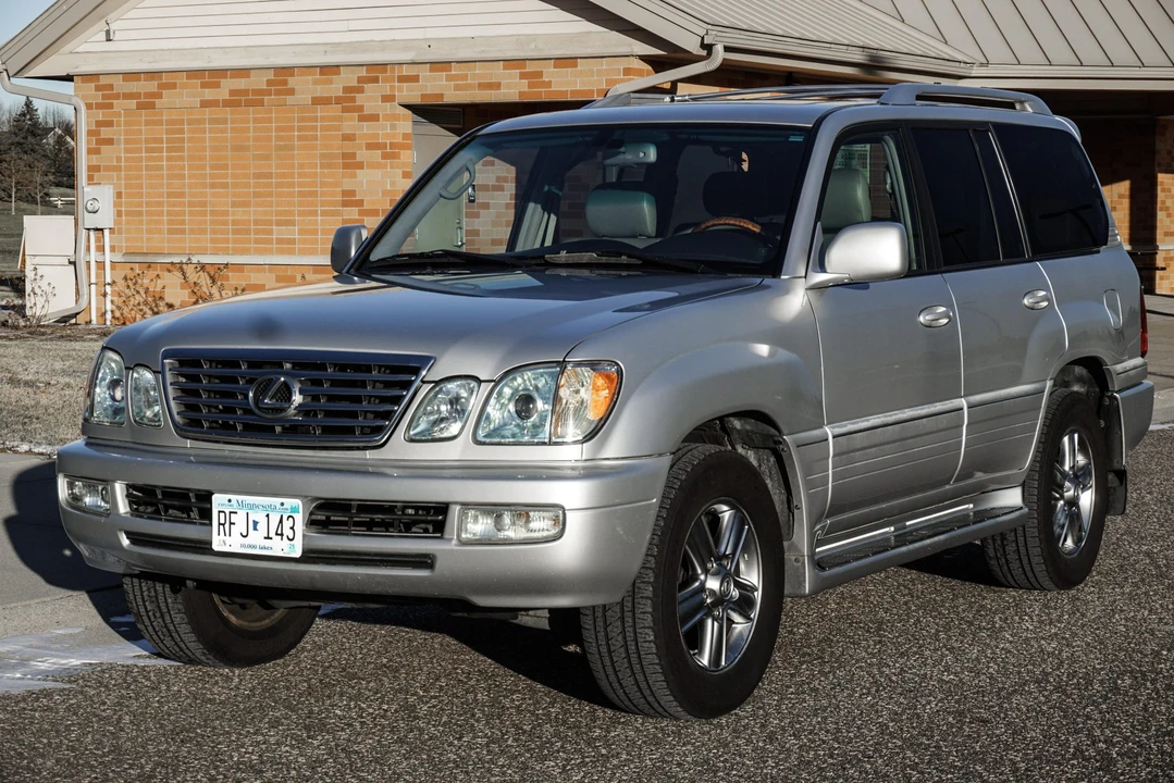 2006 Lexus LX 2nd Gen - Image 3 of 31