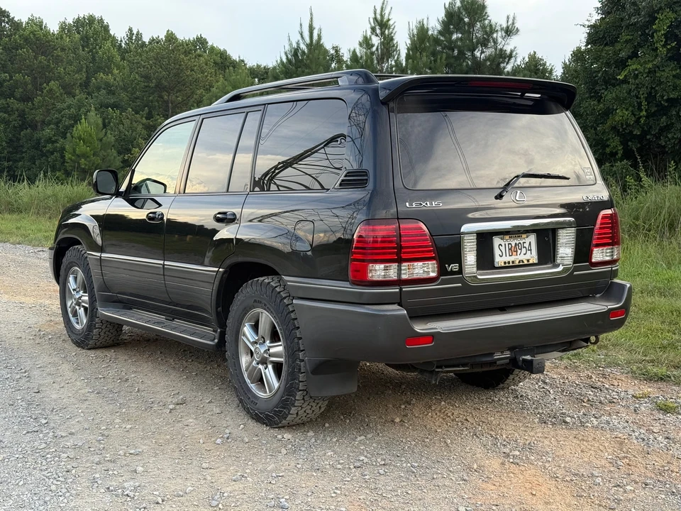 2006 Lexus LX 2nd Gen - Image 10 of 31